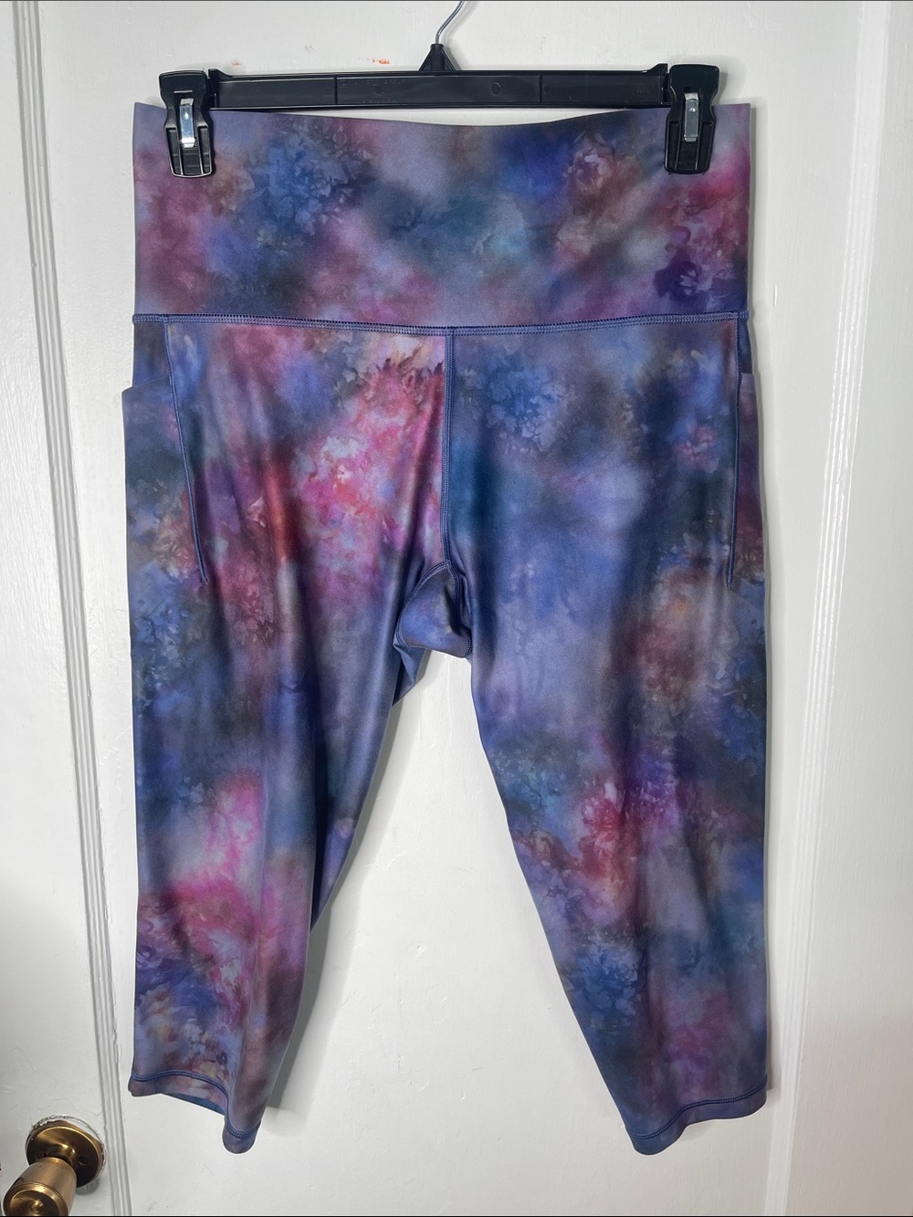 Athleta 1X Salutation II Capri Leggings Pockets Purple Blue Rose Space Celetial